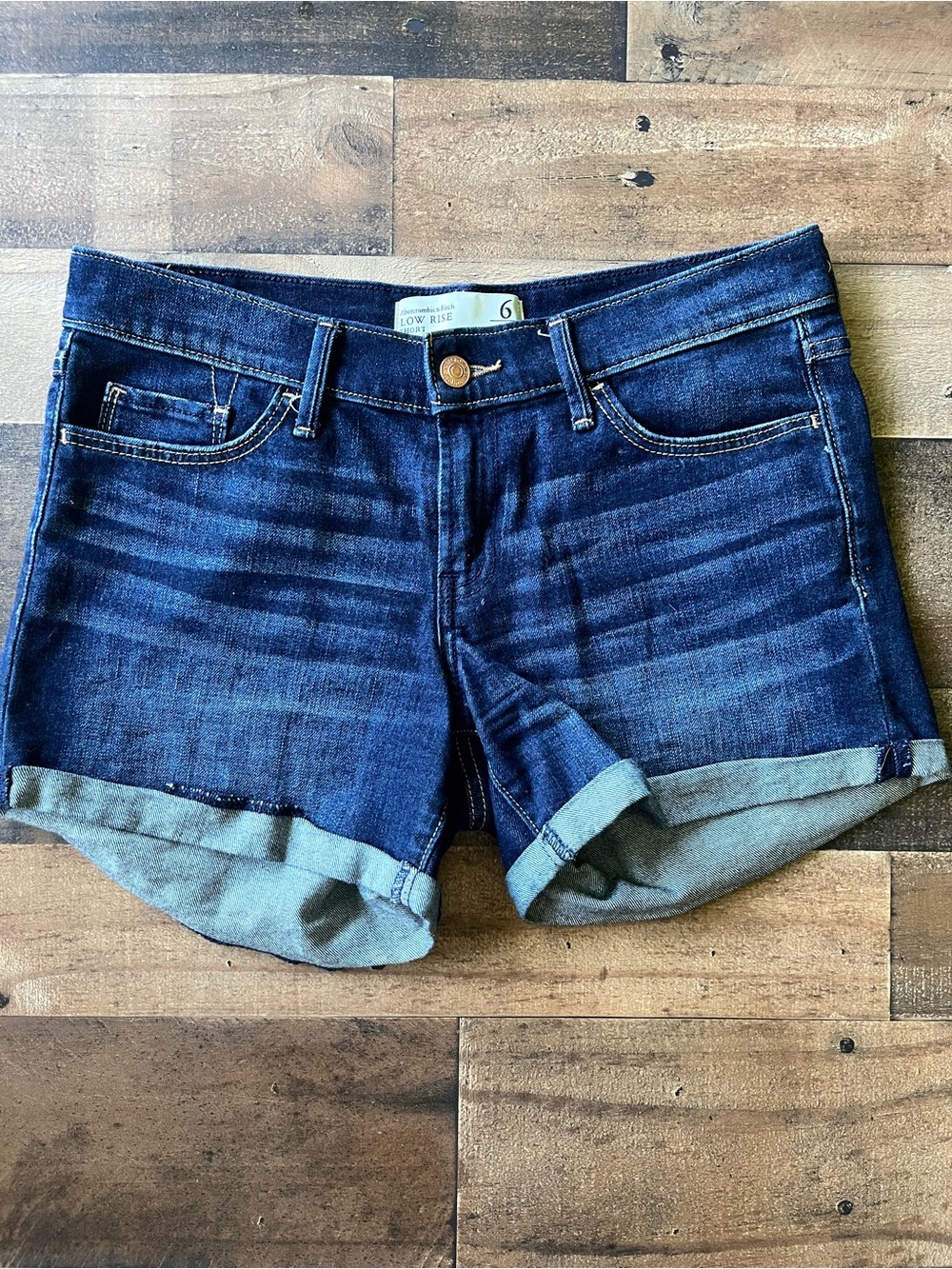 Women's Abercrombie & Fitch Dark Blue Denim Cuffed Shorts | 6